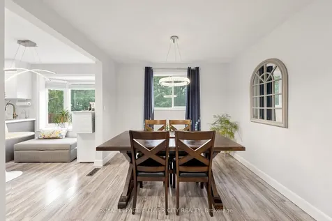 206 Mcmurchy Avenue S Brampton ON L6Y 1Z3