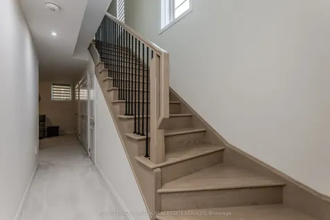 1401 Almonte Drive Burlington ON L7P 0V8