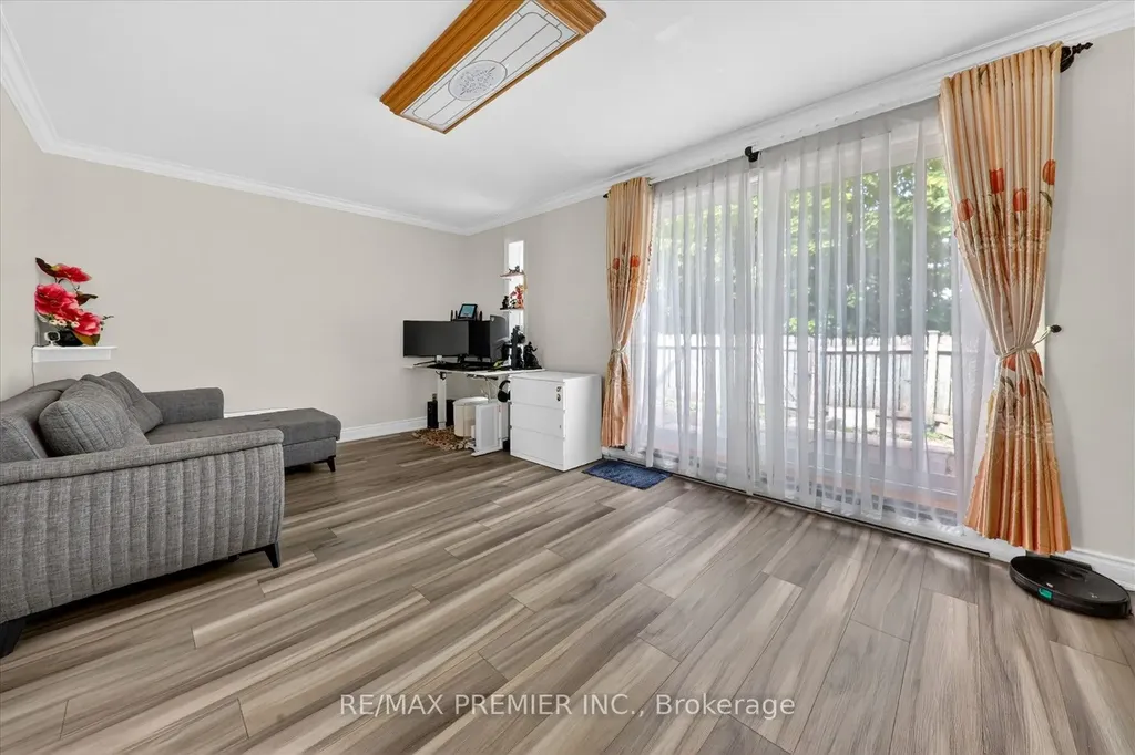 85 Driftwood Avenue Toronto ON M3N 2M7