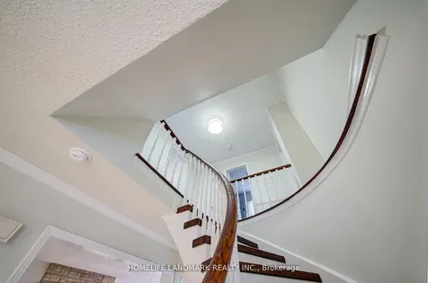 1111 Deer Run Mississauga ON L5C 3P7