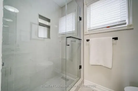 1111 Deer Run Mississauga ON L5C 3P7