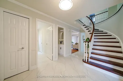 1111 Deer Run Mississauga ON L5C 3P7