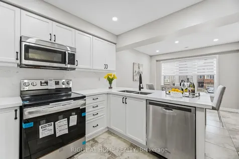10 Vanhorne Close Brampton ON L7A 0X7