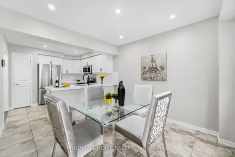10 Vanhorne Close Brampton ON L7A 0X7
