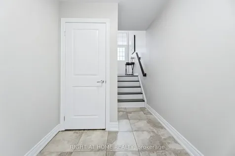 10 Vanhorne Close Brampton ON L7A 0X7