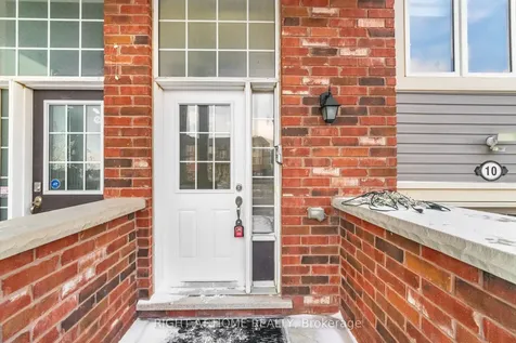 10 Vanhorne Close Brampton ON L7A 0X7