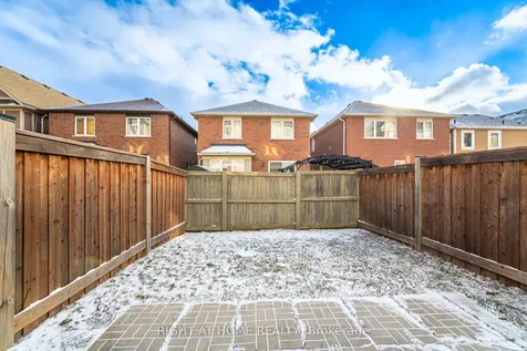 10 Vanhorne Close Brampton ON L7A 0X7