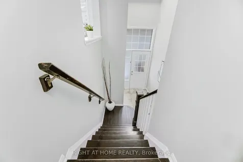 10 Vanhorne Close Brampton ON L7A 0X7