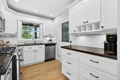 350 East Side Crescent Burlington ON L7R 3G9