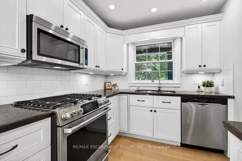 350 East Side Crescent Burlington ON L7R 3G9