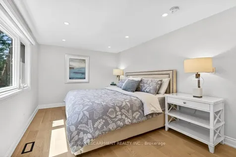 350 East Side Crescent Burlington ON L7R 3G9