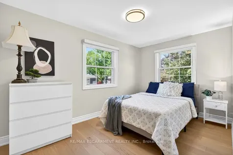 350 East Side Crescent Burlington ON L7R 3G9