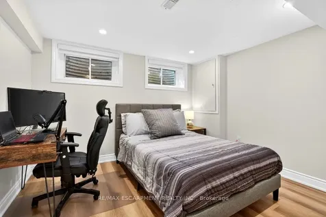 350 East Side Crescent Burlington ON L7R 3G9