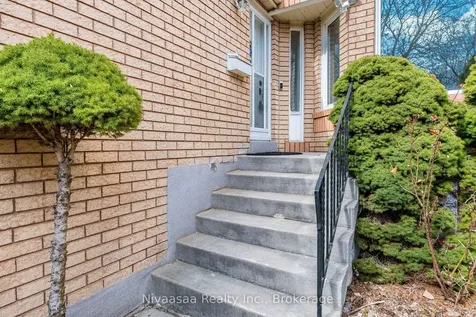 33 Pantages Court Brampton ON L6S 5B7