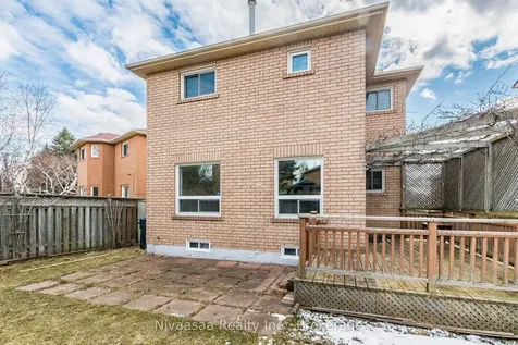 33 Pantages Court Brampton ON L6S 5B7