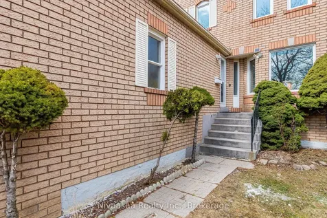 33 Pantages Court Brampton ON L6S 5B7