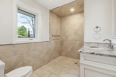 652 Hillcrest Drive Burlington ON L7R 3A7