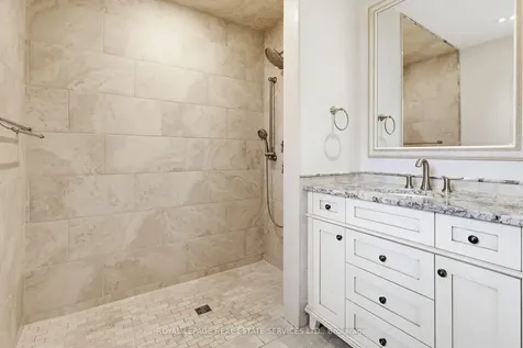 652 Hillcrest Drive Burlington ON L7R 3A7