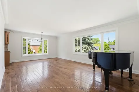 652 Hillcrest Drive Burlington ON L7R 3A7