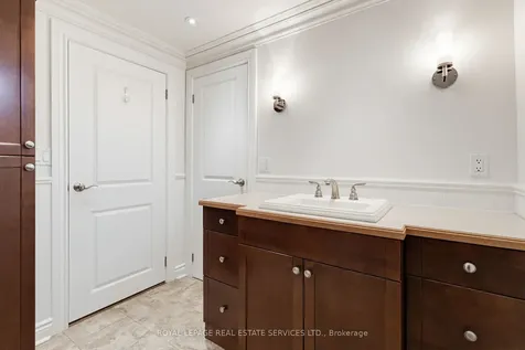 652 Hillcrest Drive Burlington ON L7R 3A7