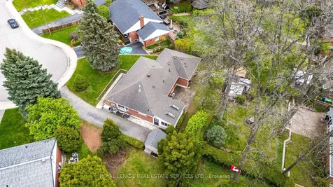 652 Hillcrest Drive Burlington ON L7R 3A7
