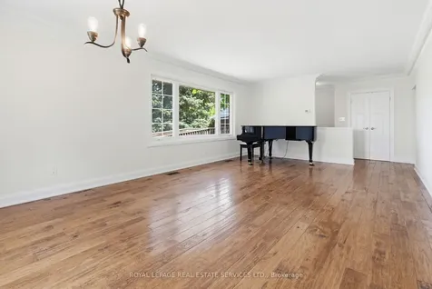 652 Hillcrest Drive Burlington ON L7R 3A7