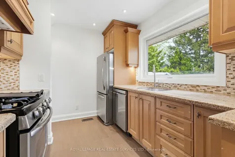 652 Hillcrest Drive Burlington ON L7R 3A7