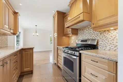 652 Hillcrest Drive Burlington ON L7R 3A7
