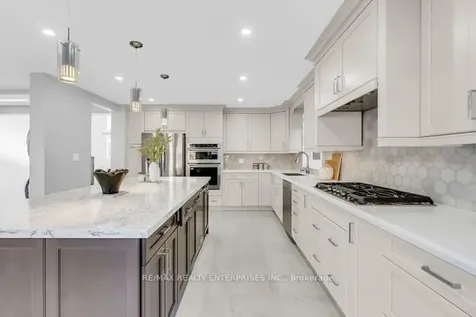 5683 Oldcastle Crescent Mississauga ON L5M 4X6