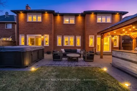 5683 Oldcastle Crescent Mississauga ON L5M 4X6