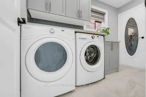 5683 Oldcastle Crescent Mississauga ON L5M 4X6