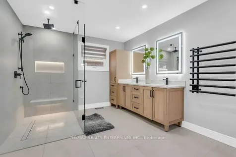 5683 Oldcastle Crescent Mississauga ON L5M 4X6