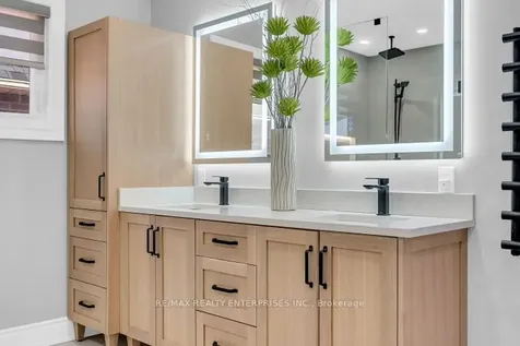 5683 Oldcastle Crescent Mississauga ON L5M 4X6