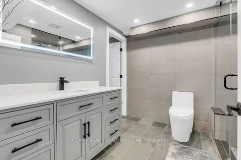 5683 Oldcastle Crescent Mississauga ON L5M 4X6