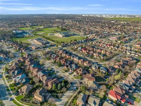 5683 Oldcastle Crescent Mississauga ON L5M 4X6