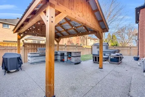 5683 Oldcastle Crescent Mississauga ON L5M 4X6