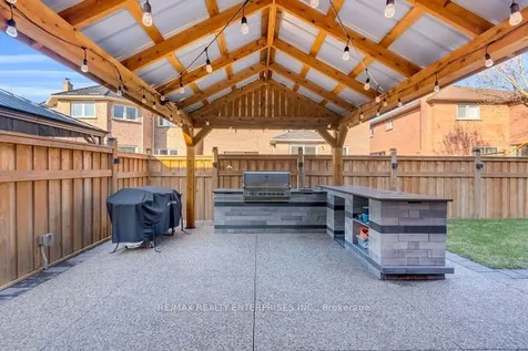 5683 Oldcastle Crescent Mississauga ON L5M 4X6