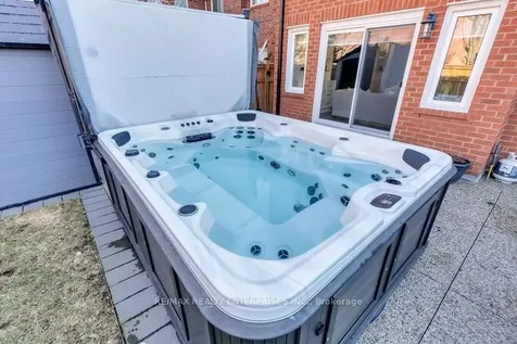 5683 Oldcastle Crescent Mississauga ON L5M 4X6