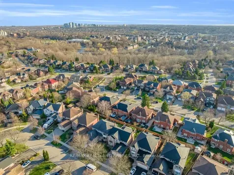 5683 Oldcastle Crescent Mississauga ON L5M 4X6