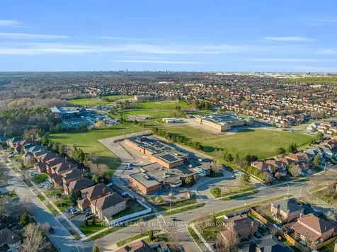 5683 Oldcastle Crescent Mississauga ON L5M 4X6