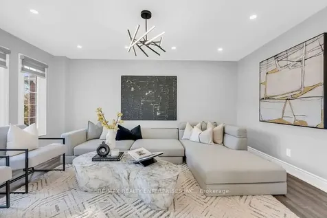 5683 Oldcastle Crescent Mississauga ON L5M 4X6