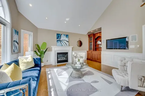 2108 Arbourview Drive Oakville ON L6M 3P3