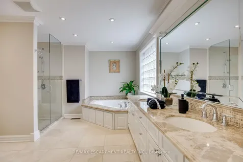 2108 Arbourview Drive Oakville ON L6M 3P3