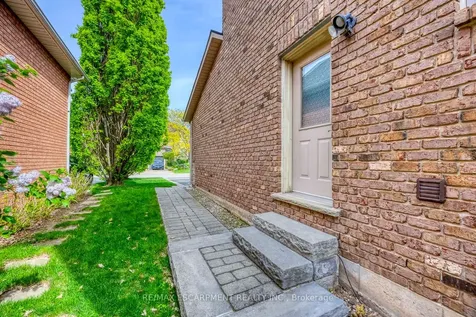 2108 Arbourview Drive Oakville ON L6M 3P3