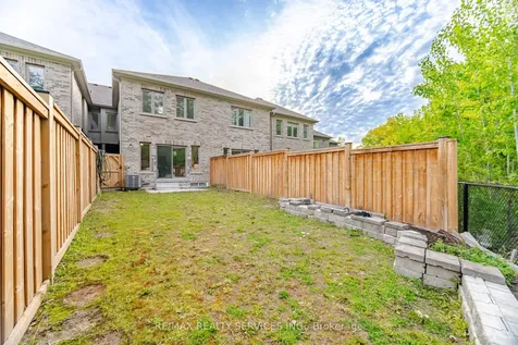 29 Summerbeam Way Brampton ON L6Y 0E3