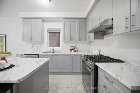 29 Summerbeam Way Brampton ON L6Y 0E3