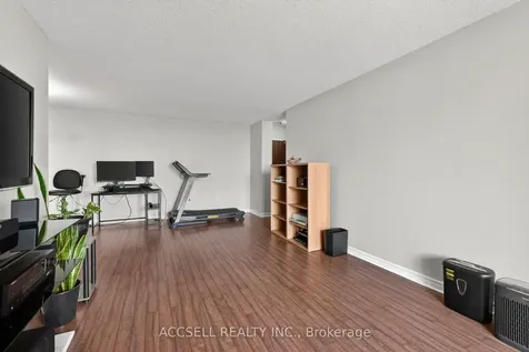 17 Knightsbridge Road Brampton ON L6T 3X9