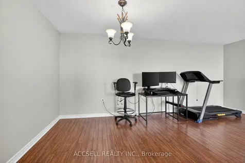 17 Knightsbridge Road Brampton ON L6T 3X9