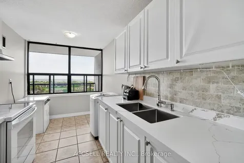 17 Knightsbridge Road Brampton ON L6T 3X9