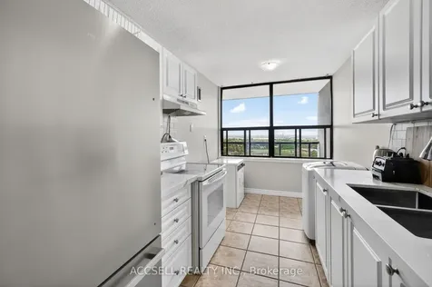 17 Knightsbridge Road Brampton ON L6T 3X9